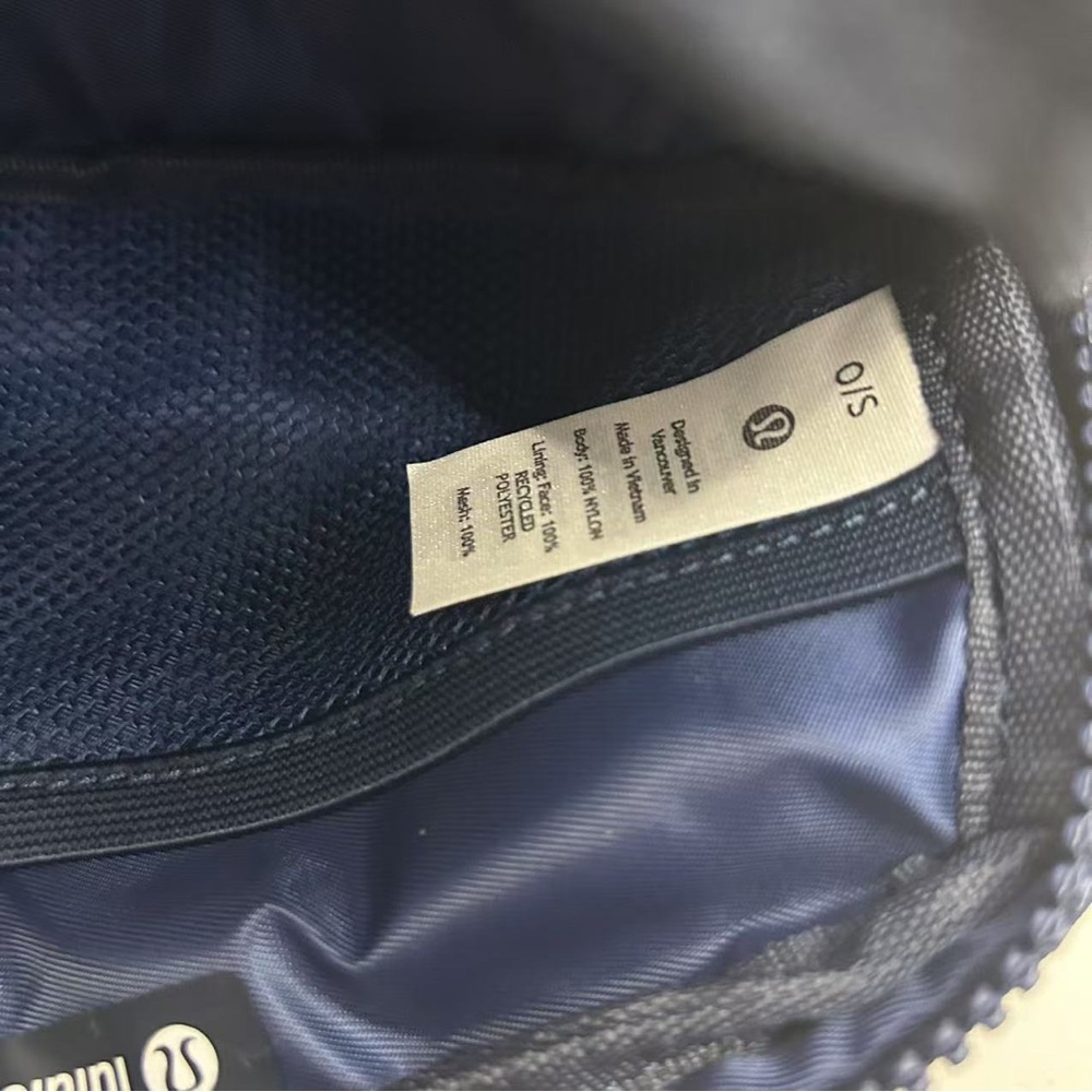 NWT Lululemon Everywhere Belt Bag 1L - Picture 5 of 7